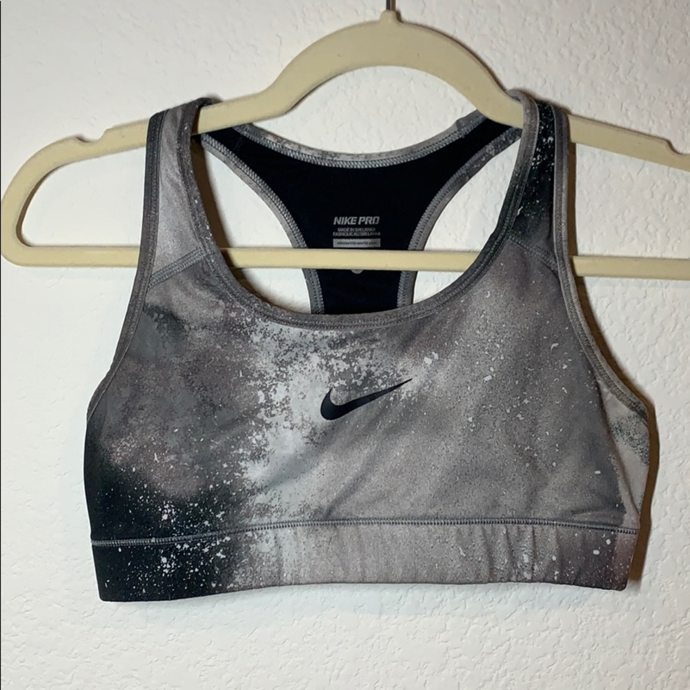Nike racer back sports bra size small
